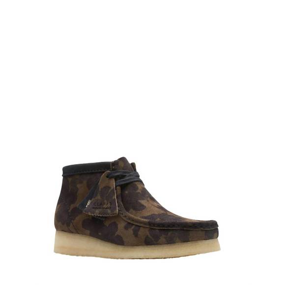NEW CLARKS women's wallabee boot in black/khaki floral - Picture 1 of 3
